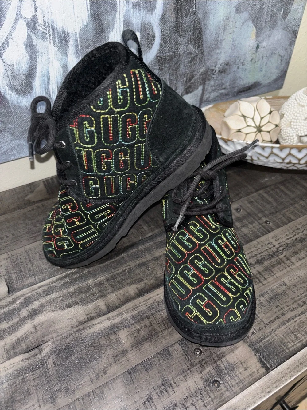 UGG Kids' Neumel II Graphic Stitch boots SZ 6